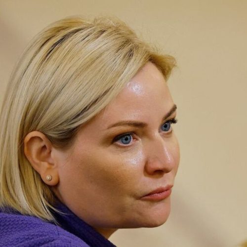 Η Ρωσίδα υπουργός Πολιτισμού στη Βόρεια Κορέα επαινεί την «άνευ προηγουμένου» συνεργασία