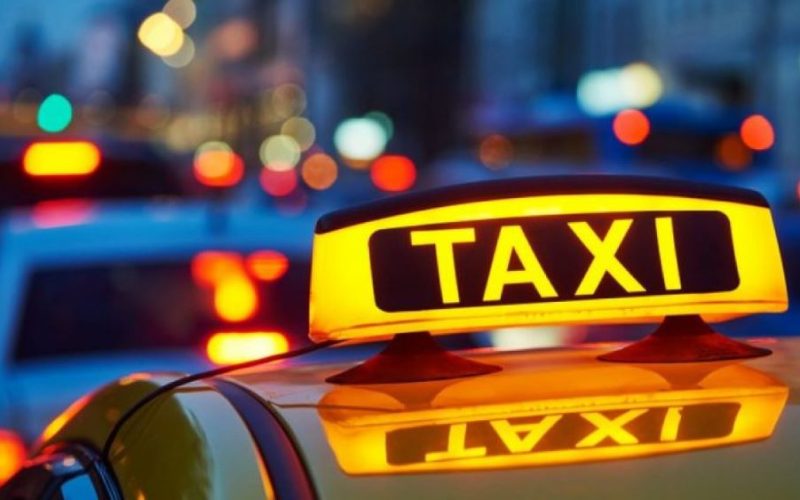 Συνελήφθησαν 4 οδηγοί ταξί που εισέπραξαν υπερβολικό κόμιστρο από επιβάτες στο λιμάνι του Λαυρίου
