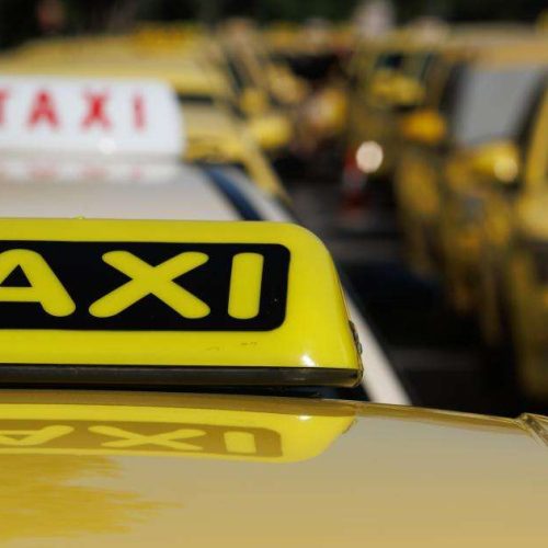 Ταξί: Τρίωρη «στάση εργασίας» αύριο στο αεροδρόμιο «Ελ. Βενιζέλος»