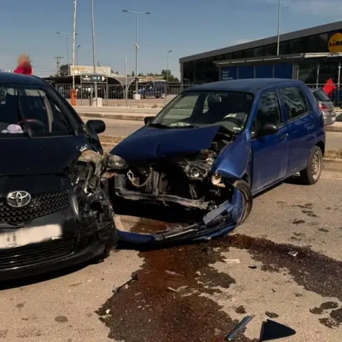 Λαμία: Αυτοκίνητο πέρασε το διάζωμα και συγκρούστηκε με αντίθετα κινούμενο ΙΧ