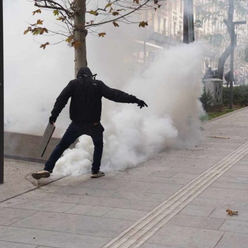 Σοβαρά επεισόδια κουκουλοφόρων στα γραφεία της Hellenic Train