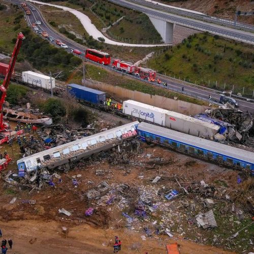 Εικόνες από drone από το πολύνεκρο σιδηροδρομικό δυστύχημα στα Τέμπη έξω από την Λάρισα, σύγκρουση εμπορικής και επιβατικής αμαξοστοιχίας, Τετάρτη 1 Μαρτίου 2023 (MOTIONTEAM/ΒΑΣΙΛΗΣ ΒΕΡΒΕΡΙΔΗΣ)