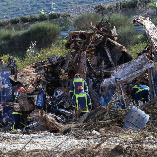 Τέμπη: Κλιμάκιο της Πυροσβεστικής στο Κουλούρι για την εμπορική αμαξοστοιχία – Εντολή ανακριτή