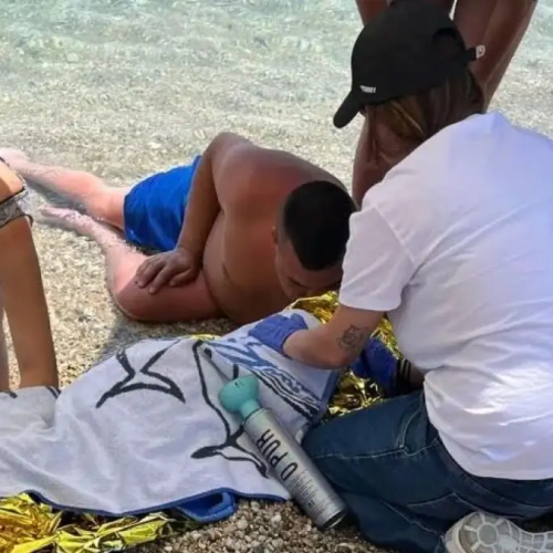 «ΣΟΚ» 4χρονος έπαθε ανακοπή μέσα στο νερό – Τον επανέφερε γιατρός που βρισκόταν στη παραλία