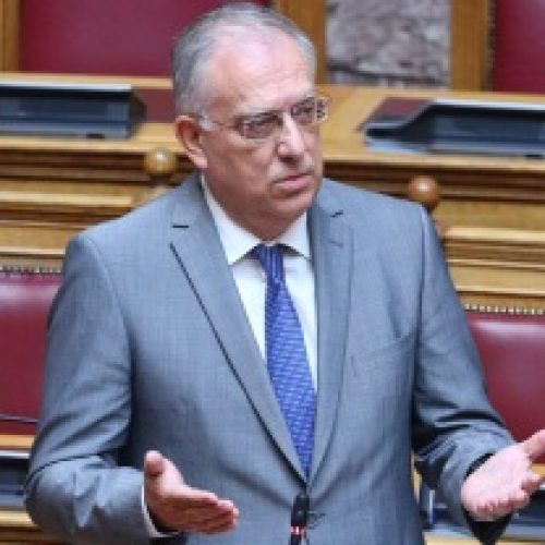 Μας ζητούν να πανηγυρίσουμε για την ακρίβεια – Ο Θεοδωρικάκος ανακάλυψε «ευλογία» στις τιμές επειδή έχουμε… τουρίστες