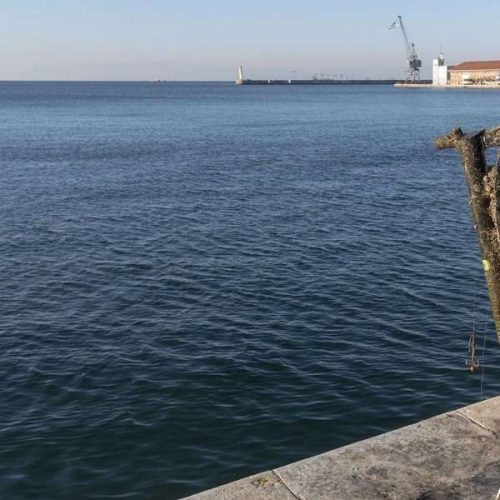 ΑΙΣΧΟΣ! Γυναίκα έριχνε βοθρολύματα στον χείμαρρο και κατέληγαν στον Θερμαϊκό