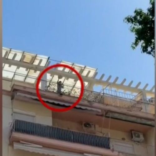 Συνελήφθη 25χρονη μητέρα στη Θεσσαλονίκη – To παιδί της πετούσε αντικείμενα από το μπαλκόνι ενώ αυτή έλειπε.