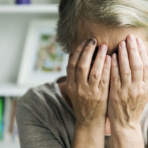 «Τρόμος» για κατάκοιτη ηλικιωμένη – Την απειλούσε ο γιος της να αλλάξει τη διαθήκη