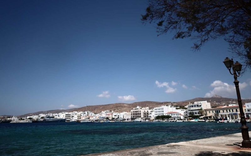 Πρόσκρουση επιβατηγού-οχηματαγωγού πλοίου στην προβλήτα του λιμένα Τήνου