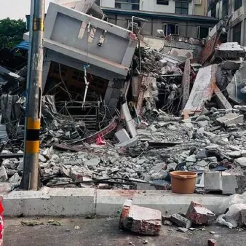«Τρομοκρατείσαι γιατί δεν ξέρεις πόσο θα κρατήσει» – Πώς βίωσαν τον σεισμό οι Έλληνες της Ταϊλάνδης;