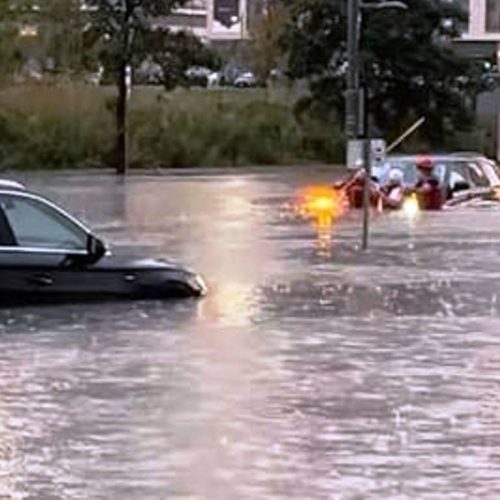 Καναδάς: Δεκάδες χιλιάδες κάτοικοι του Τορόντο χωρίς ηλεκτρικό ρεύμα εξαιτίας σφοδρών καταιγίδων