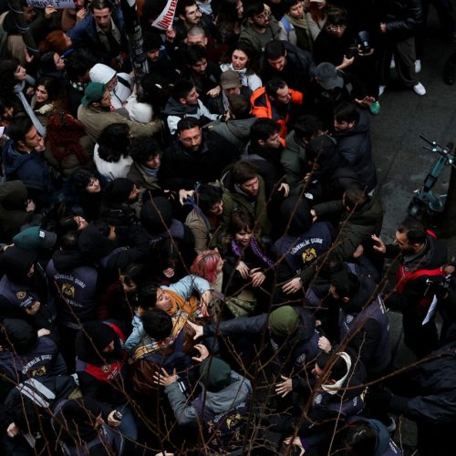 Κωνσταντινούπολη: Οπαδοί του Ιμάμογλου στους δρόμους με πορτρέτα του σφαγέα των Ελλήνων, Ατατούρκ