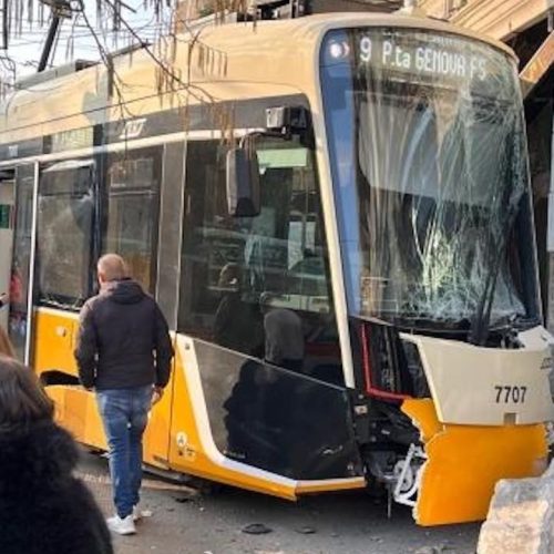 «Εκτροχιάστηκε» τραμ – Αναφορές για έναν «νεκρό» και πολλούς τραυματίες