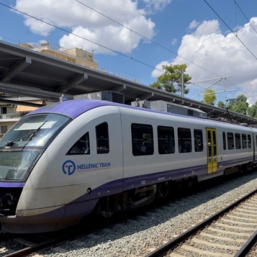 Προαστιακός: Διεκόπη η κυκλοφορία στο τμήμα Άνω Λιόσια – Ασπρόπυργος λόγω φωτιάς