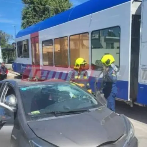 Πάτρα: Σύγκρουση τρένου με αυτοκίνητο – Τραυματίστηκε η οδηγός