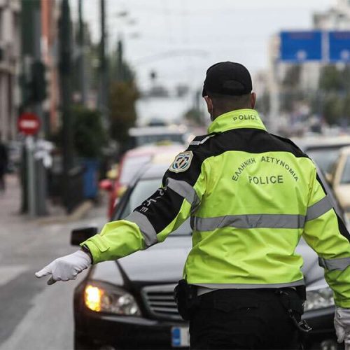 Ανατροπή φορτηγού στην Αθηνών – Κορίνθου στο ύψος των Αγίων Θεοδώρων
