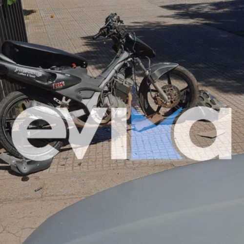 ΣΟΚ! ΙΧ συγκρούστηκε με μηχανή – Ένας τραυματίας delivery (Φώτο)