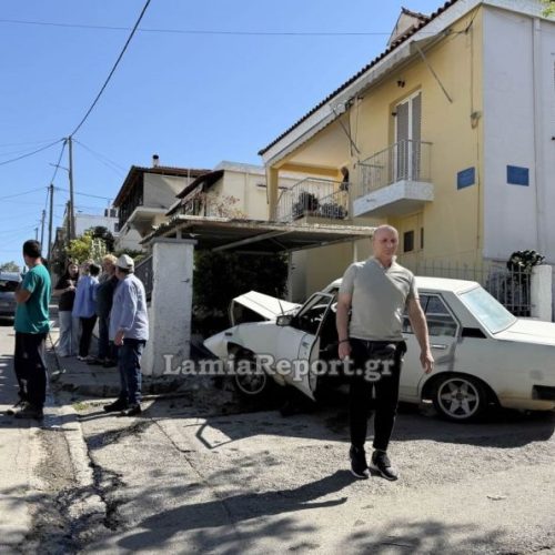 Μεθυσμένος πατέρας  με τα παιδιά του πέφτει με ταχύτητα στον τοίχο!