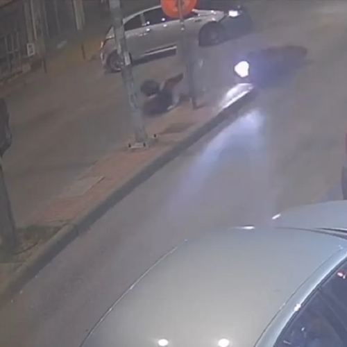 Βίντεο-ΣΟΚ: Μηχανή συγκρούεται – Εκσφενδονίζεται ο οδηγός