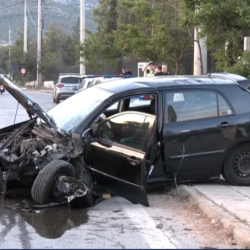 «ΤΡΟΜΟΣ» στην Κατεχάκη: Όχημα καρφώθηκε σε κολόνα και διαλύθηκε – Ο οδηγός στο νοσοκομείο