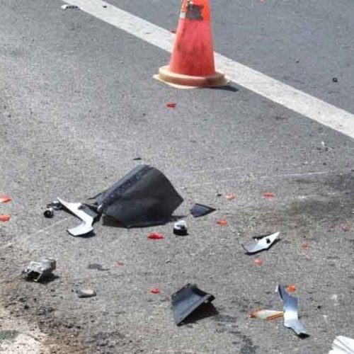 Χτύπησε με δύναμη και έμεινε εγκλωβισμένος – Σοβαρό τροχαίο στην Κορινθία (ΒΙΝΤΕΟ)