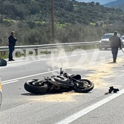 Ηράκλειο: Νεκρός μοτοσικλετιστής – Χτύπησε σε διερχόμενο αυτοκίνητο στο αντίθετο ρεύμα