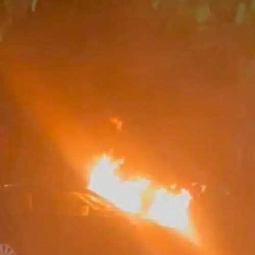 [ΒΙΝΤΕΟ] Απίστευτο τροχαίο – Το όχημα έπιασε φωτιά!
