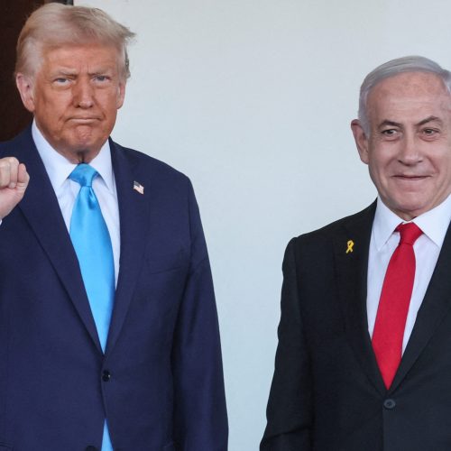 U.S President Donald Trump welcomes Israeli Prime Minister Benjamin Netanyahu at the entrance of the White House in Washington, U.S., February 4, 2025. REUTERS/Leah Millis      TPX IMAGES OF THE DAY