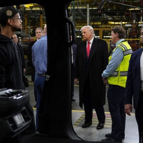 Σε διαθεσιμότητα εργαζόμενος της Ford μετά από φραστική επίθεση κατά του Τραμπ