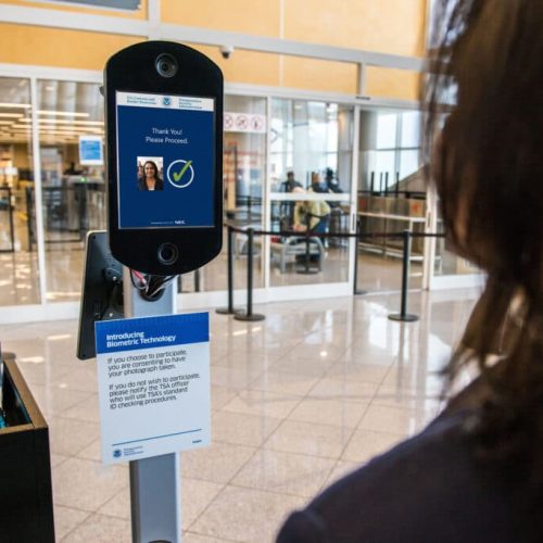 Επεκτείνονται τα βιομετρικά στα αμερικανικά αεροδρόμια – Άντε και στα δικά μας…