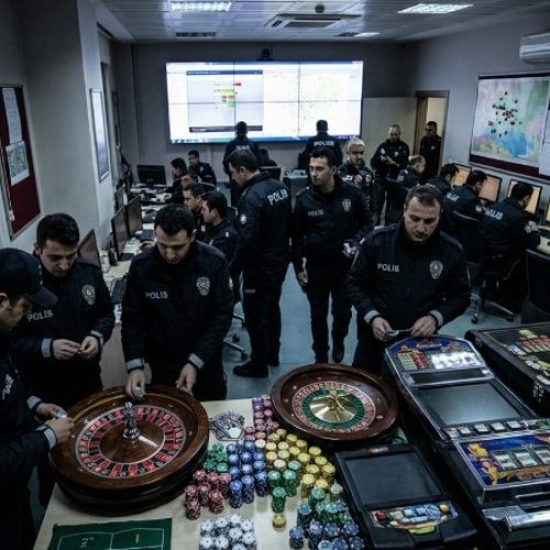 Στρατιώτες στο χρέος, κυβέρνηση στην άρνηση: η σκοτεινή πραγματικότητα του τουρκικού στρατού