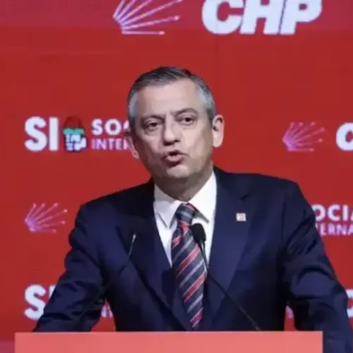 Πολιτική θύελλα στην Τουρκία: Δικαστήριο καθαίρεσε τον ηγέτη του CHP
