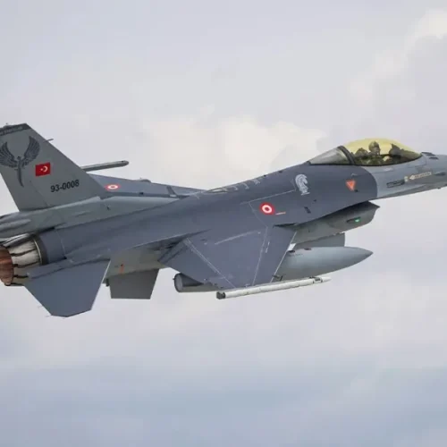 Συνεχίζει τις προκλήσεις η Τουρκία: Οπλισμένα τουρκικά F-16 πέταξαν πάνω από τη Ρω