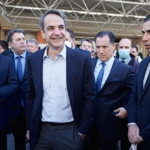«Αγκαζέ και χαμογελαστοί!» – Σόου Μητσοτάκη και Γεωργιάδη στο Τζάνειο