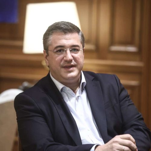 «Σκωπτική αναφορά» του Politico στον Τζιτζικώστα