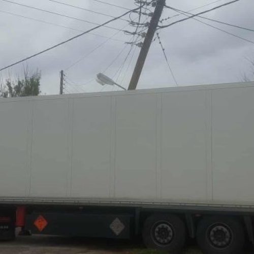 Νταλίκα με πυρομαχικά έπεσε σε κολώνα της ΔΕΗ – Από «τύχη» δεν έγινε έκρηξη