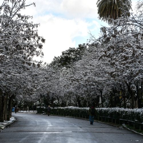 Χειμωνιάτικη Πρωτοχρονιά με δόντια: Κρύο, βοριάδες και «πασπάλες» χιονιού σε πολλές περιοχές