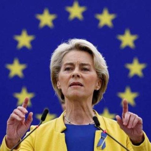 O GUARDIAN ΑΠΟΚΑΛΥΠΤΕΙ : «Ζήτησα να δω τα μηνύματα της Ursula von der Leyen στο αφεντικό της Pfizer και εκείνη πήγε στο δικαστήριο για να με σταματήσει»