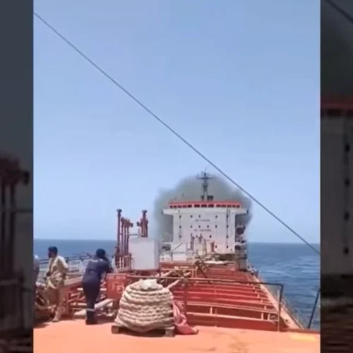 Αμερικανικό μαχητικό «τύφλωσε» δεξαμενόπλοιο που πήγαινε στο Ιράν!