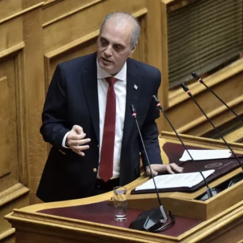 «Κάψατε Κόσμο στα Τέμπη» – Η Καταιγιστική Ομιλία του Κ.Βελόπουλου στην Βουλή