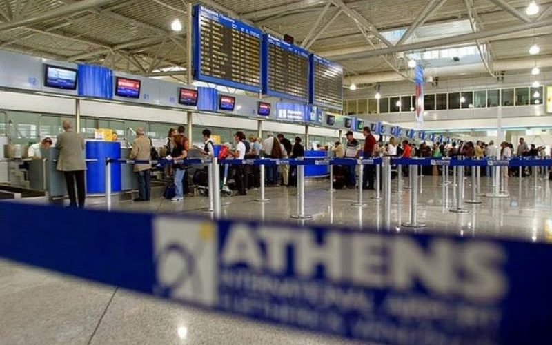 Συνελήφθη στο «Ελ. Βενιζέλος» 22χρονος που μετέφερε 7.000 λαθραία πακέτα τσιγάρα