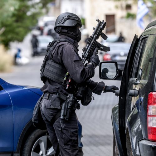 Γάμος με ανήλικη που χάλασε «φούντωσε» τη βεντέτα στα Βορίζια – Αυτοκίνητο «γαζώθηκε» μετά το ματωμένο γλέντι