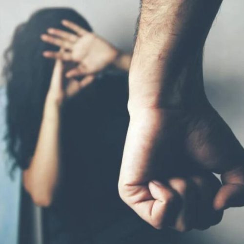 22χρονος στη Ναύπακτο ξυλοκόπησε την πρώην σύντροφό του μετά από διαπληκτισμό