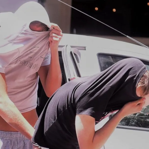 «Τι να σου πω μαμά, ότι με βίασαν;» – Σε άθλια κατάσταση η 14χρονη που βιάστηκε ομαδικά από νεαρούς