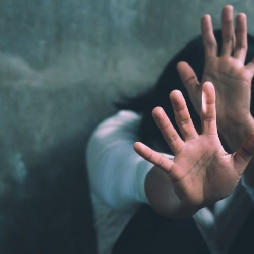 Απόπειρα βιασμού 16χρονης στον Πύργο: Με όρους αφέθηκαν οι δύο κατηγορούμενοι ανήλικοι