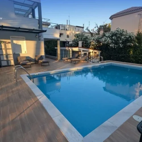 Κύκλωμα φοροδιαφυγής άνω των €17 εκατ. με εικονικά τιμολόγια – Δήλωνε άστεγη αλλά ζούσε σε βίλα