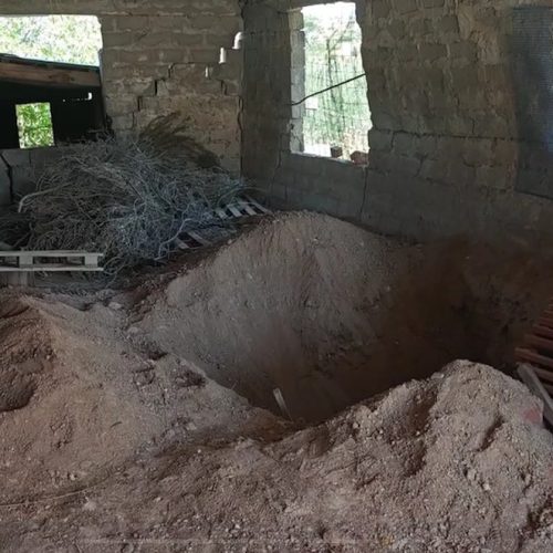 Εισαγγελέας στο σπίτι της 62χρονης που έθαψε τη μητέρα της σε λάκκο για να παίρνει την σύνταξη