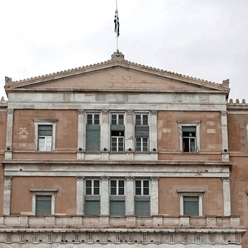 Η Διαδικασία της Πρότασης Δυσπιστίας: Το Σύνταγμα και ο Κανονισμός της Βουλής
