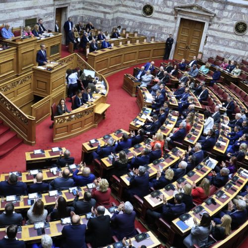 Φουντώνουν τα σενάρια για πρόωρες εκλογές