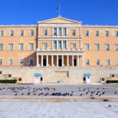Η Βουλή μας συστήνει το πρώτο της περιοδικό – spoiler: δεν είναι lifestyle!